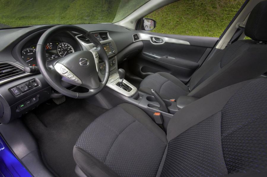  Nissan Sentra 2013 года  (фото 11 из 74)
